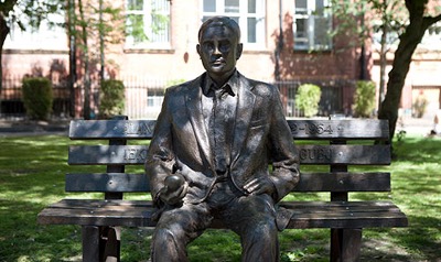 statue of Alan Turing